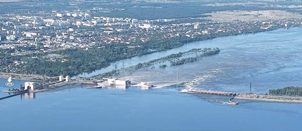 Взорвана Каховская ГЭС